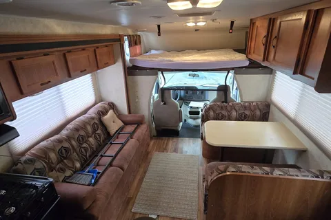 Fireside RV's Coachmen Freelander 32BH Class C Bunkhouse - LMI2133