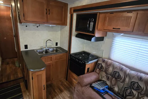 Fireside RV's Coachmen Freelander 32BH Class C Bunkhouse - LMI2133