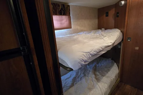 Fireside RV's Coachmen Freelander 32BH Class C Bunkhouse - LMI2133