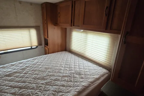 Fireside RV's Coachmen Freelander 32BH Class C Bunkhouse - LMI2133