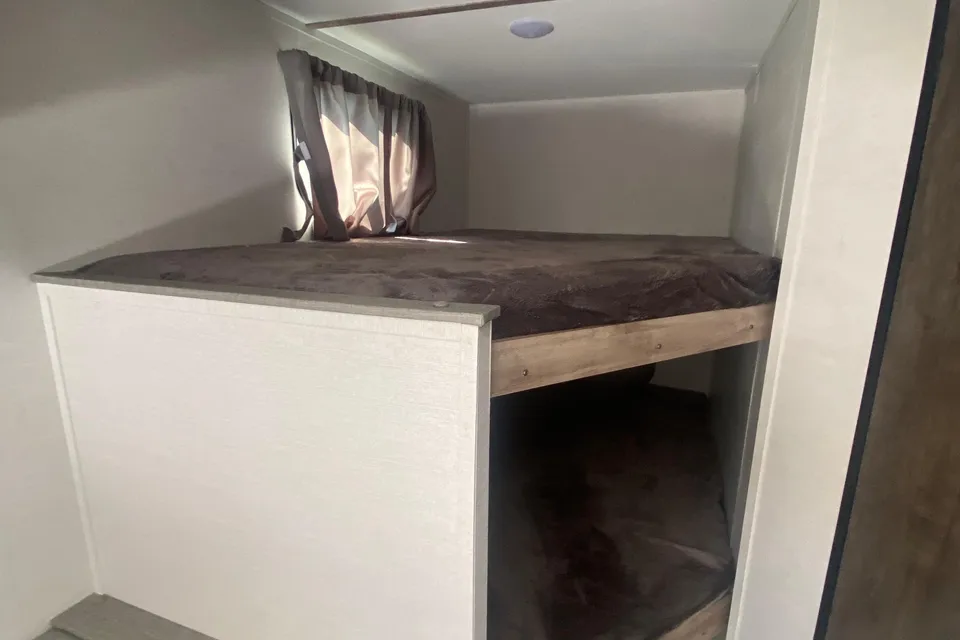 Sunny & Harvey’s 2024 Grand River 22mb Travel Trailer