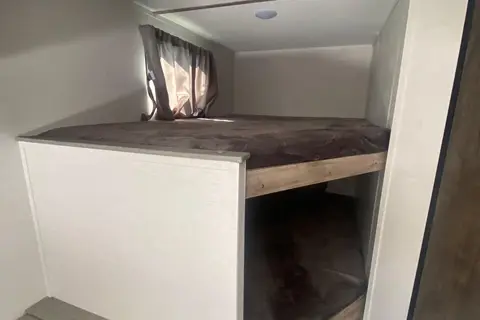 Sunny & Harvey’s 2024 Grand River 22mb Travel Trailer
