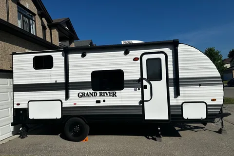 Sunny & Harvey’s 2024 Grand River 22mb Travel Trailer