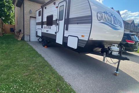 Sunny & Harvey’s 2024 Grand River 22mb Travel Trailer