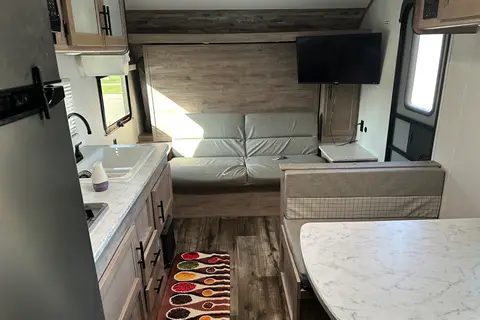 Sunny & Harvey’s 2024 Grand River 22mb Travel Trailer