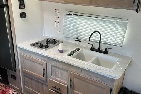 Sunny & Harvey’s 2024 Grand River 22mb Travel Trailer