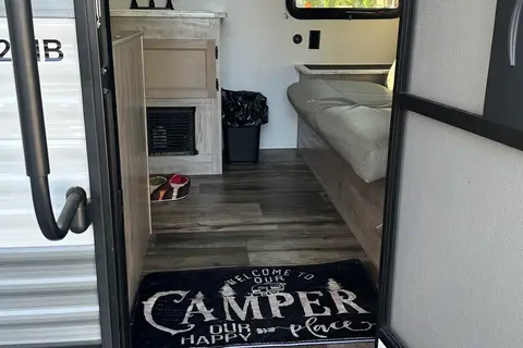 Sunny & Harvey’s 2024 Grand River 22mb Travel Trailer