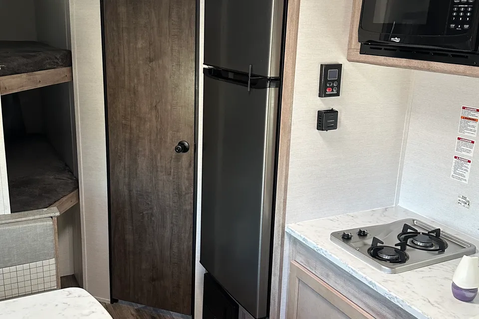 Sunny & Harvey’s 2024 Grand River 22mb Travel Trailer