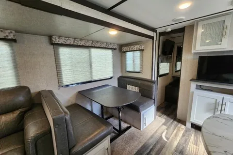 Bullet "Shelly": Private BR, Pets + Film Production Companies Welcomed, Delivery Available