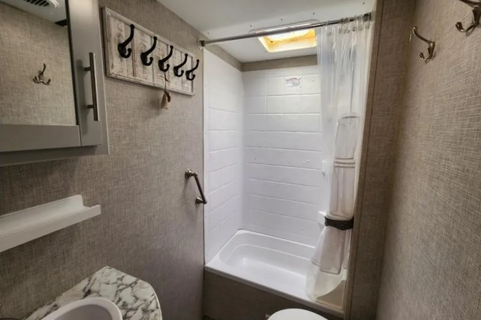 Bullet "Shelly": Private BR, Pets + Film Production Companies Welcomed, Delivery Available