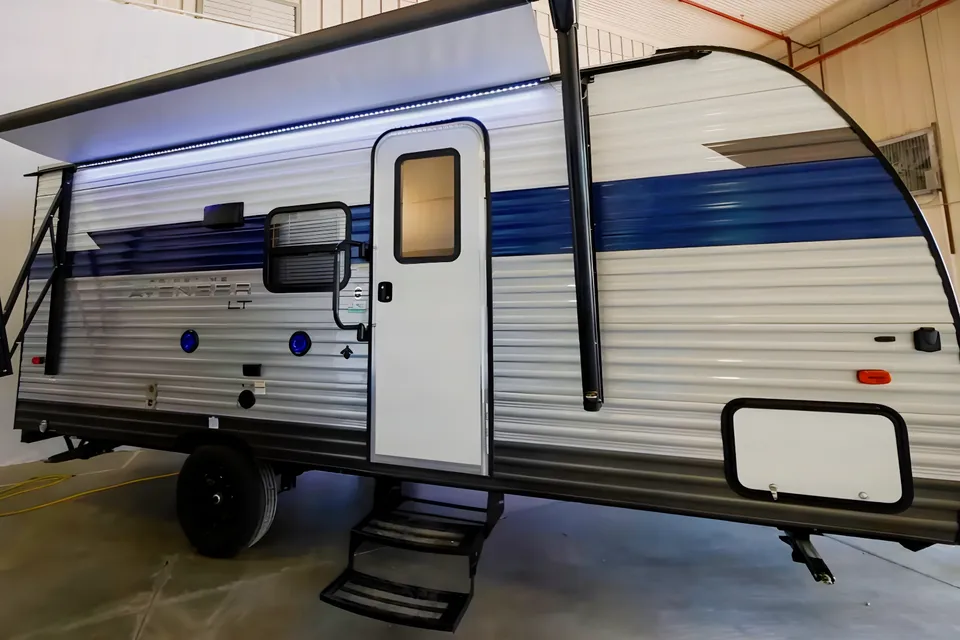 Prime time Avenger  17BHS Travel Trailer