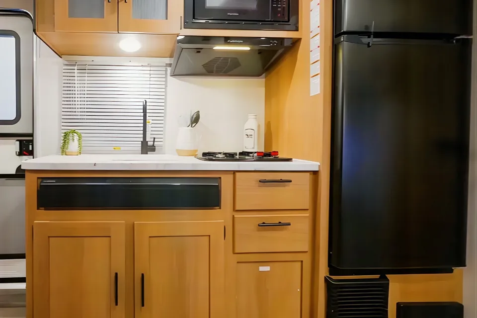 Prime time Avenger  17BHS Travel Trailer