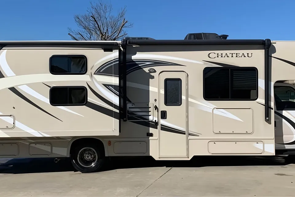 [34] Stress Free RVs - 2018 XL - Class C - Chateau - Sleeps 10