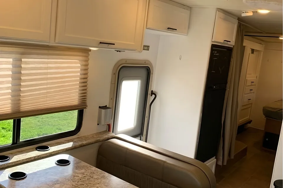 [34] Stress Free RVs - 2018 XL - Class C - Chateau - Sleeps 10