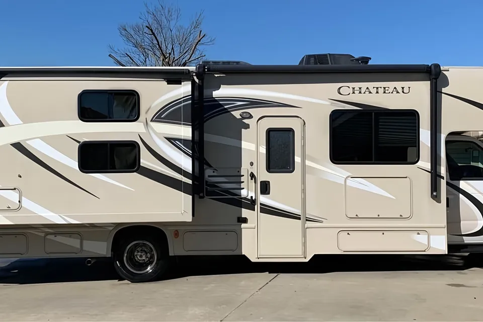 [34] Stress Free RVs - 2018 XL - Class C - Chateau - Sleeps 10