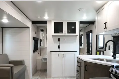 Irma's Highland Ridge RV 26BHS Travel Trailer W/Solar