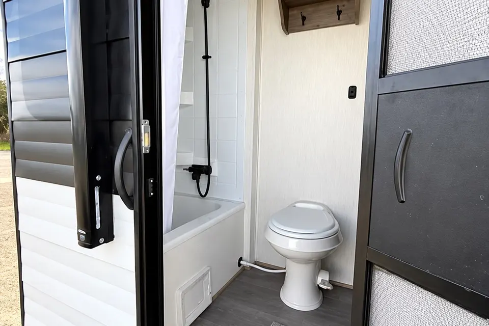 Garett's Avenir 27BH Travel Trailer