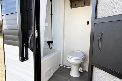Garett's Avenir 27BH Travel Trailer
