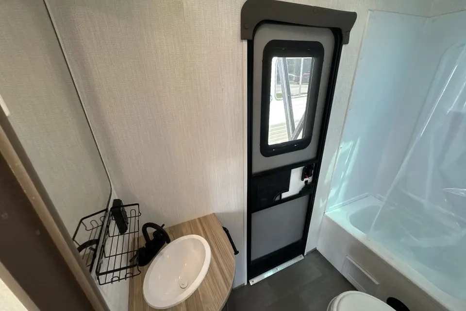 Garett's Avenir 27BH Travel Trailer
