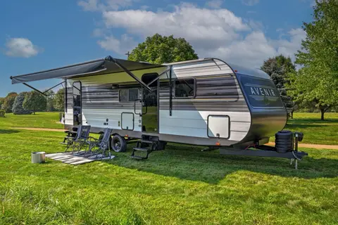 Garett's Avenir 27BH Travel Trailer