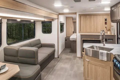 Garett's Avenir 27BH Travel Trailer