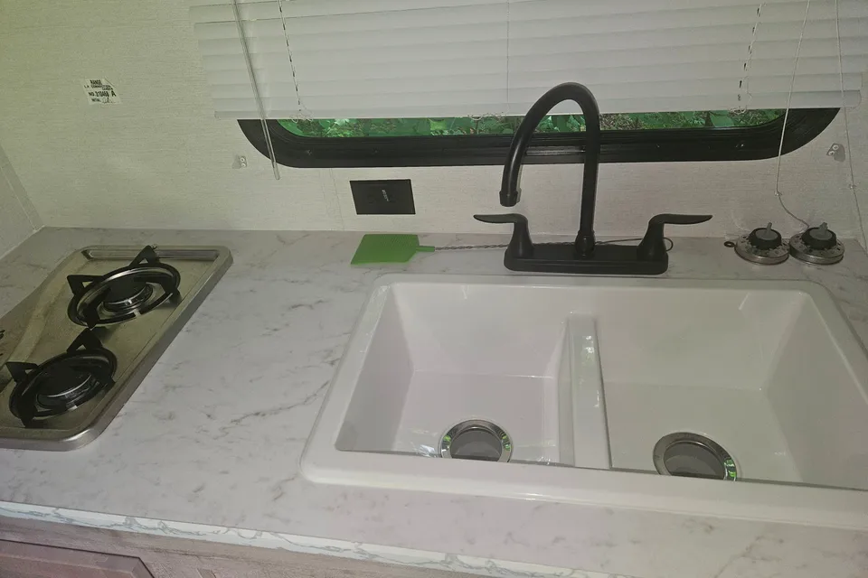 Vanessa's Grand River 248 Travel Trailer