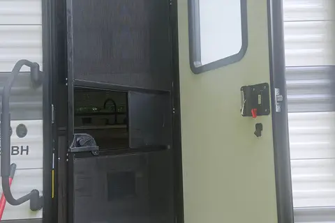 Vanessa's Grand River 248 Travel Trailer