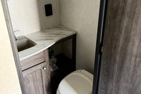 Cozy & Fully Equipped Travel Trailer – Ready for Your Next Adventure!