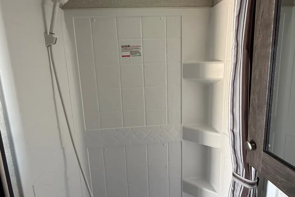 Cozy & Fully Equipped Travel Trailer – Ready for Your Next Adventure!