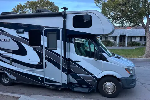 H's Mercedes-Benz sprinter Class C
