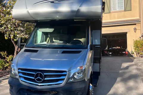 H's Mercedes-Benz sprinter Class C