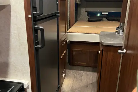 H's Mercedes-Benz sprinter Class C