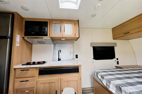 *RV for Small Families - Sleeps 4*