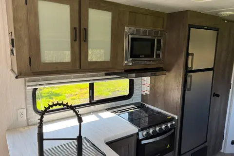 Arrive & Unwind | Luxury delivered RV - Just arrive and relax