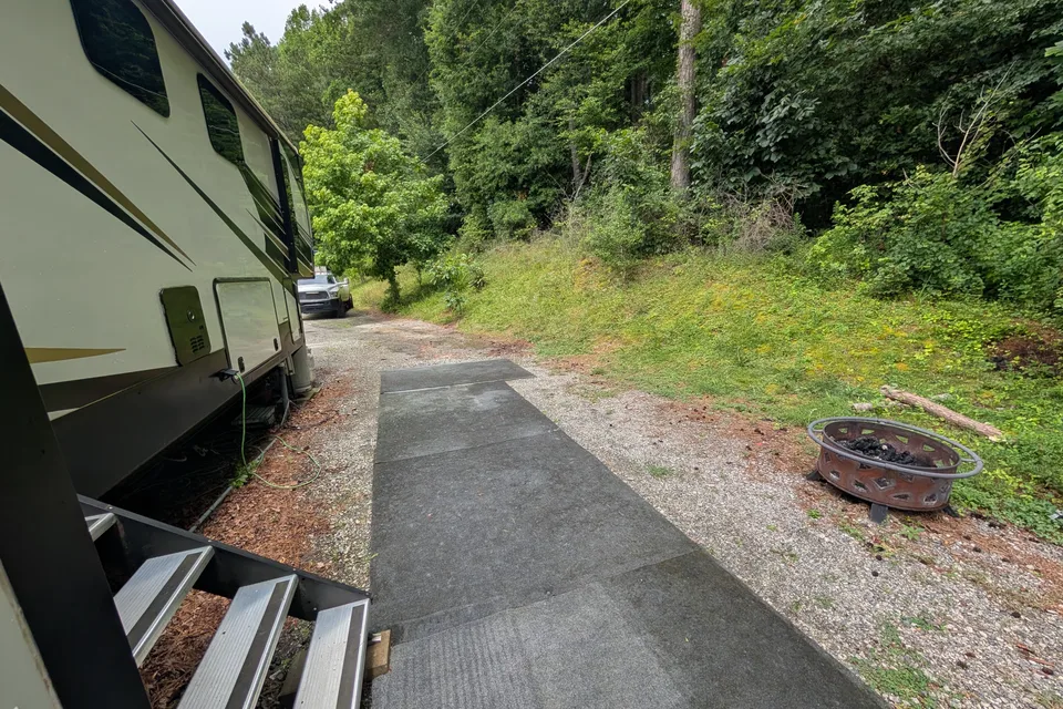 Spacious Stationary RV for Traveling Professionals