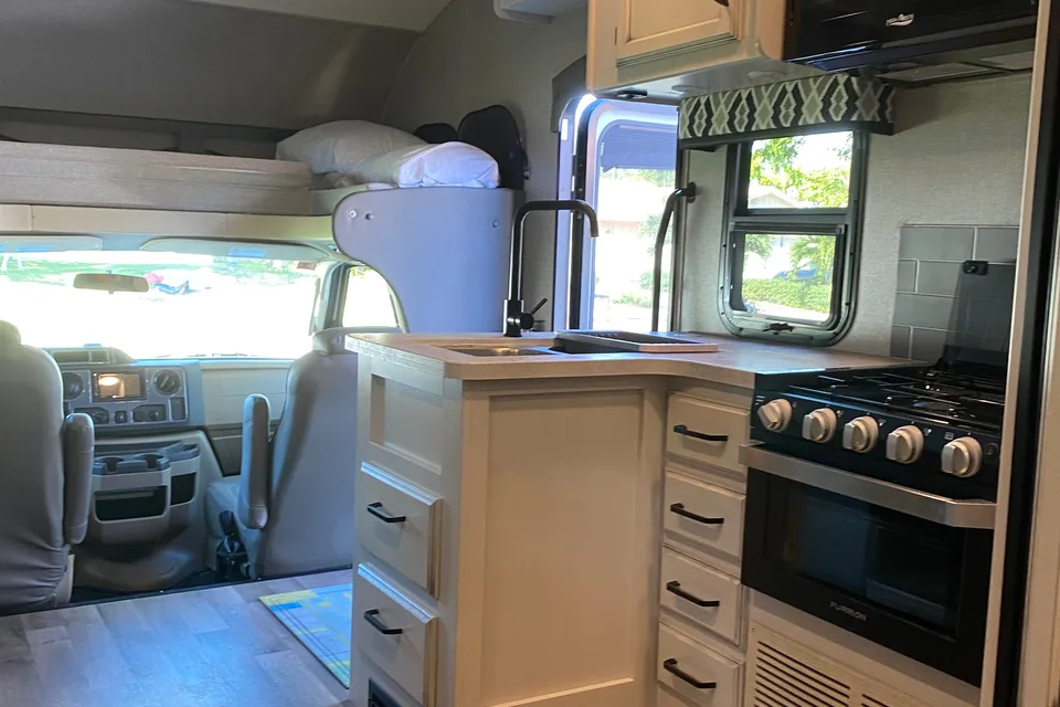 GREYHAWK- 250 miles incl. per day