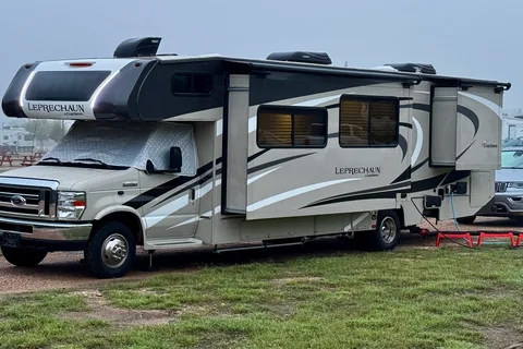 Hit the road in style and comfort! 2021 Coachmen Leprechaun!
