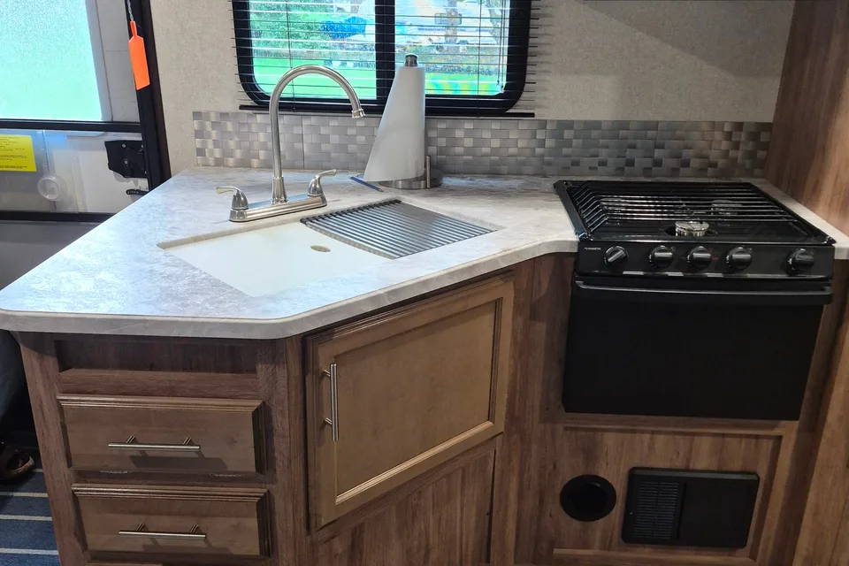 Jeff's Jayco Jay Feather 27BH Travel Trailer