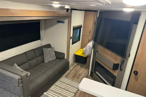 Cozy and Bright Campsite Reserve 26CJ Travel Trailer