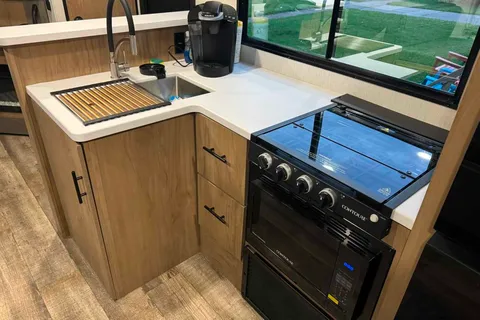 Cozy and Bright Campsite Reserve 26CJ Travel Trailer