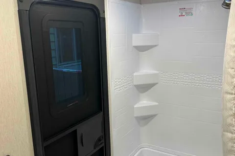 Cozy and Bright Campsite Reserve 26CJ Travel Trailer