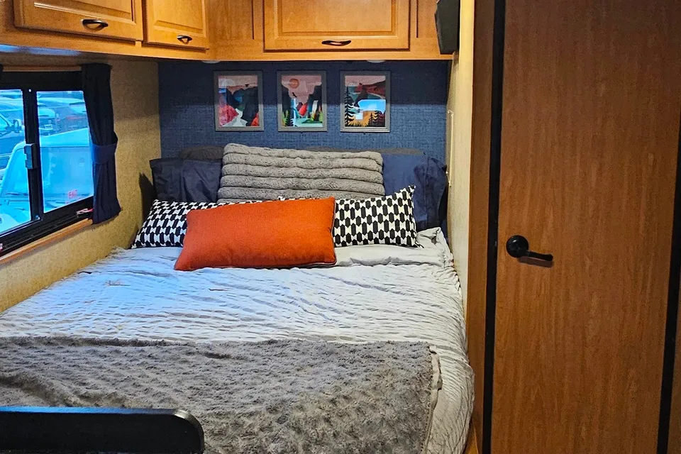 2017 Thor Motor Coach Majestic 23A-CAL-Unlimited Mileage