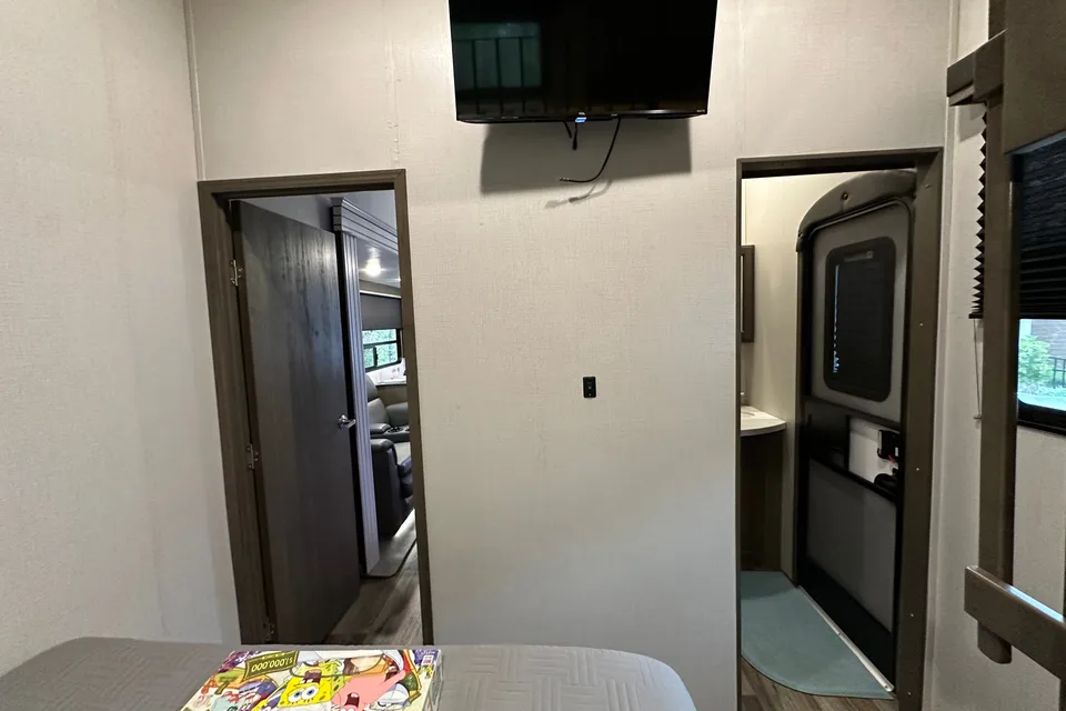 Cougar Camping 364-BHL Fifth Wheel