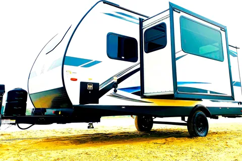 👍 LEGEND BROWNIE 2023! Ultra light & easy-to-tow. Sleeps 8 👍