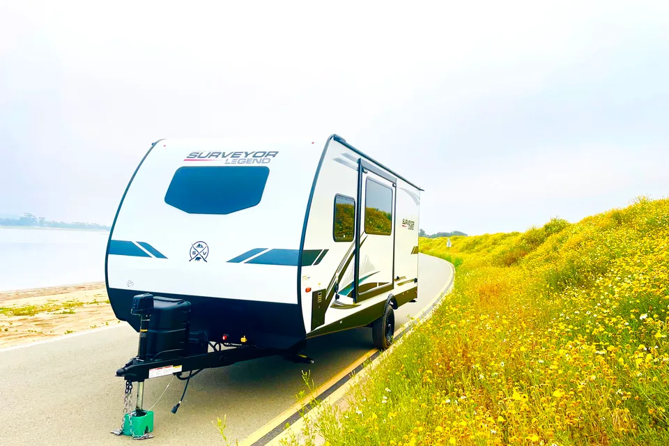 👍 LEGEND BROWNIE 2023! Ultra light & easy-to-tow. Sleeps 8 👍