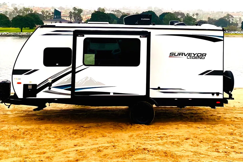 👍 LEGEND BROWNIE 2023! Ultra light & easy-to-tow. Sleeps 8 👍