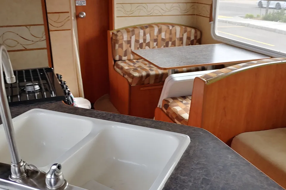 Benjamin's R-Vision 26BHS Travel Trailer