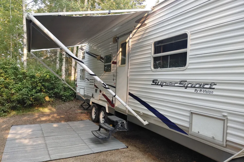 Benjamin's R-Vision 26BHS Travel Trailer