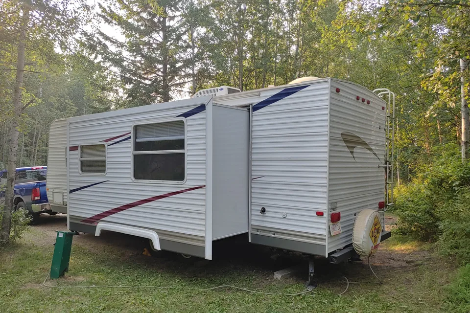 Benjamin's R-Vision 26BHS Travel Trailer