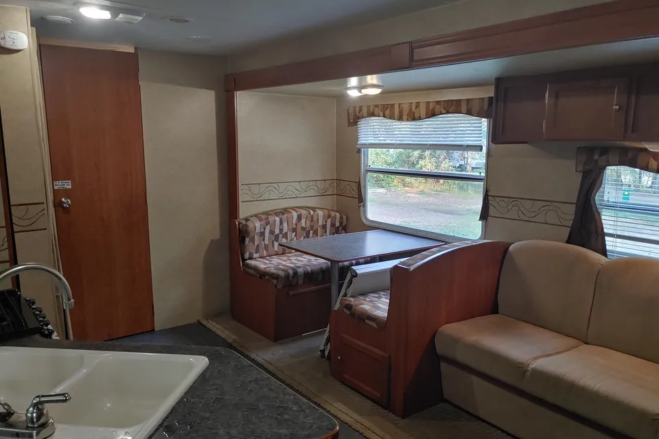 Benjamin's R-Vision 26BHS Travel Trailer